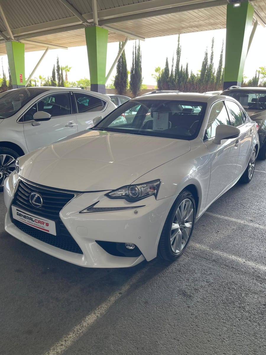 Fotos de Lexus IS 300h Executive